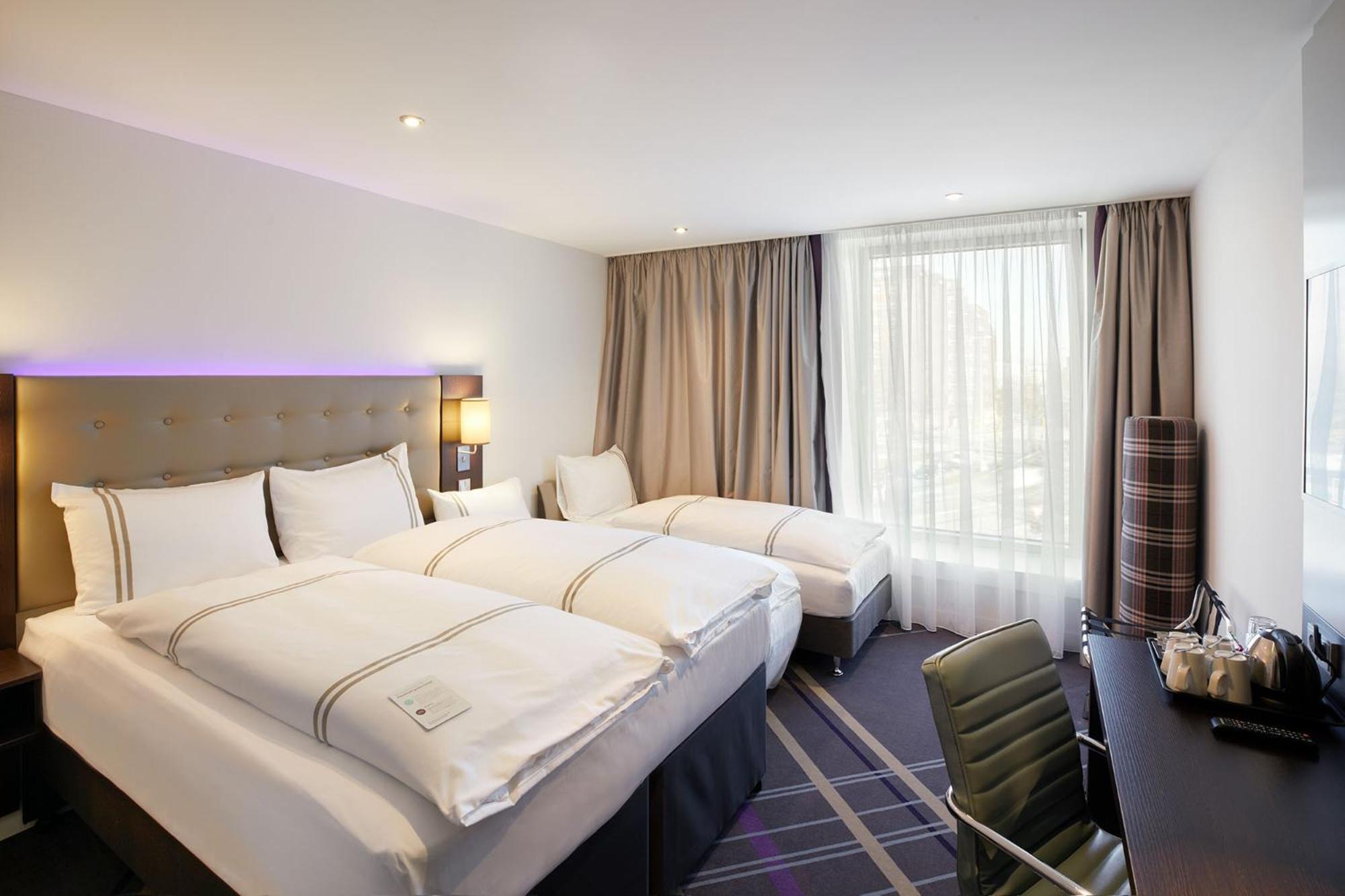 Premier Inn Hamburg City Zentrum Екстериор снимка