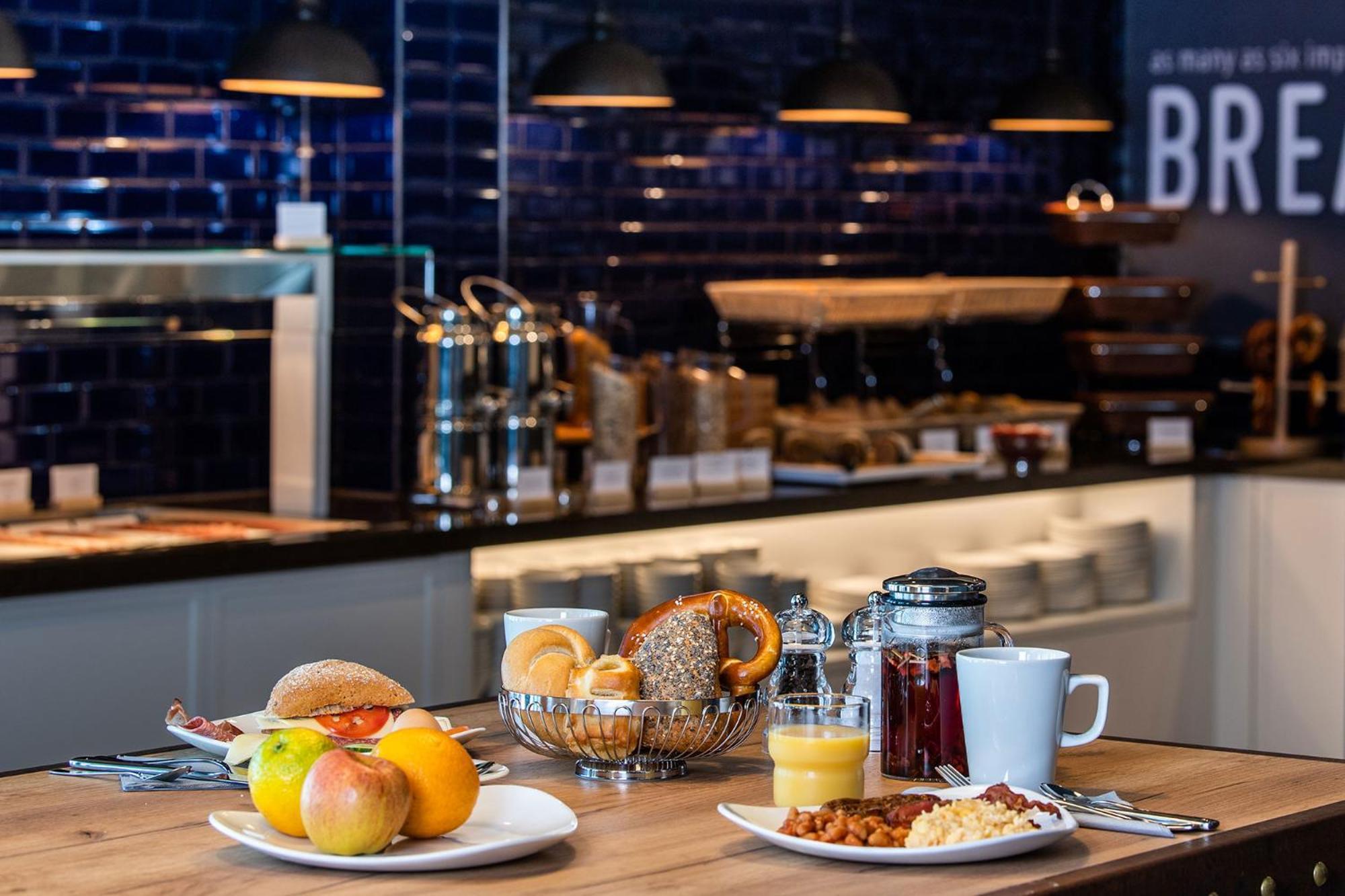 Premier Inn Hamburg City Zentrum Екстериор снимка